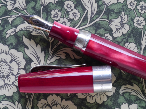 P1200051-3 Montegrappa Classica rosso Calligaris.jpg