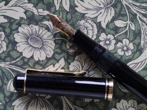 P1190267-3 Pelikan M250 old style black B 14c.jpg