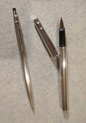 Caran d'Ache Madison Silver (stilografica + pencil).jpg