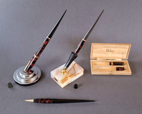 87. PARKER Penparker, Envelopener, GO desk base, Duofold Junior, Vest-Parker set in box (BIS).jpg