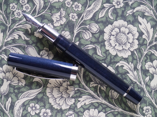 P1200475-3 Omas Bologna Blu.jpg