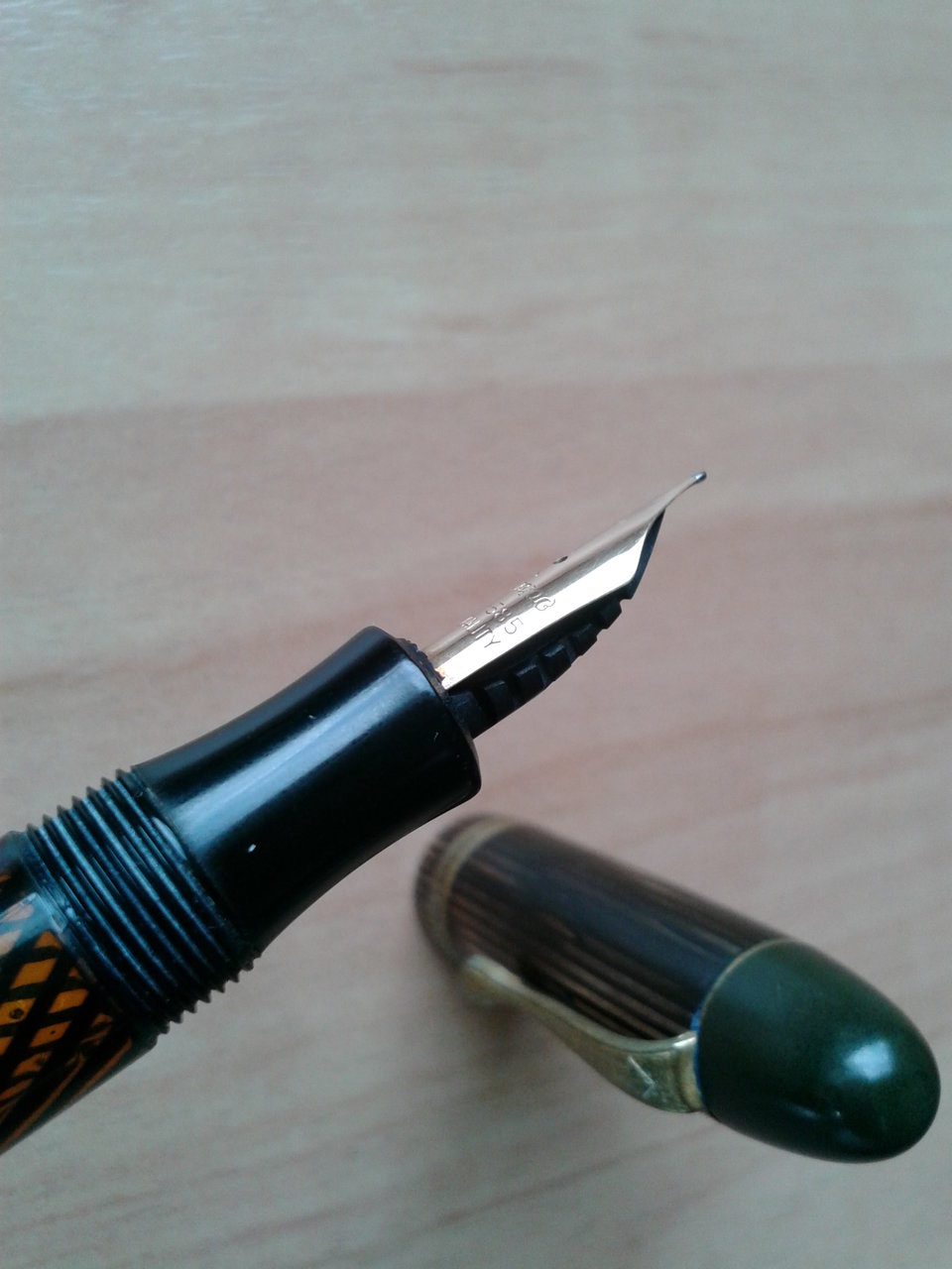 9. TEMPO Lady nib.jpg