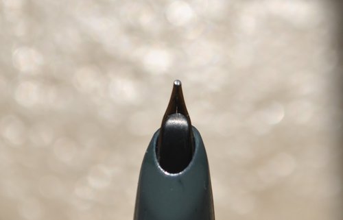 DSC_0233.JPG (185.93 KiB) Visto 3709 volte Pennino parker 51 M, originariamente tondo è diventato piatto con l'utilizzo.