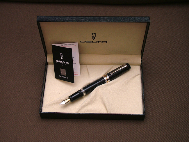 Delta FountainPen.it n° 029 aperta.jpg