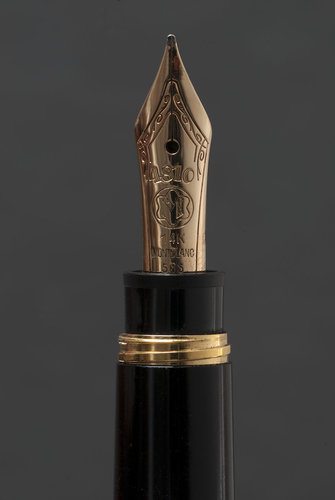 Montblanc Meisterstück 114 Mozart nib (1).jpg