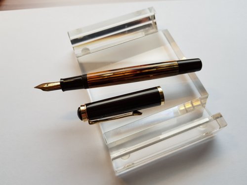 pelikan 400 marrone-nera pennino om.jpg