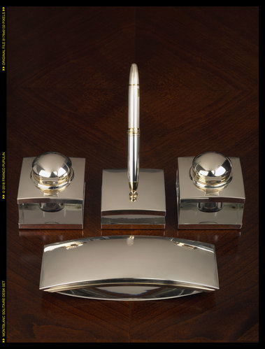 _02 Montblanc Solitaire Desk Set style ©FP.jpg