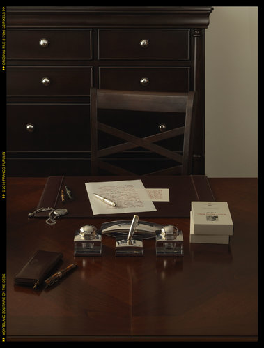 _06 Montblanc Solitaire Desk Set on the desk (1) ©FP.jpg