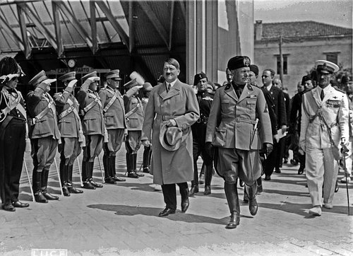 Hitler e Mussolini si incontrano per la prima volta