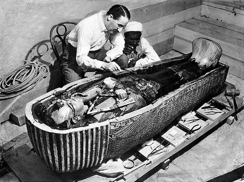 L'apertura del sarcofago di Tutankhamun