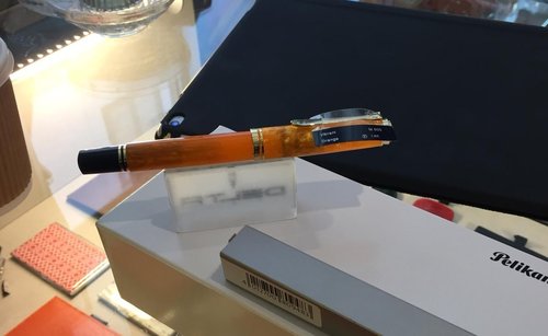 Pelikan M600 Vibrant Orange 2