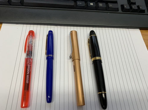 BBFC8A47-87A1-4960-8D65-4449DFCAE874.jpeg (236.82 KiB) Visto 3479 volte Le penne attualmente in campo