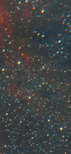 Angolo in alto a destra: stessa situazione ma estremizzata con stelle che appaiono scomposte nei loro colori per combinazione di cromatismo e aberrazione sferica