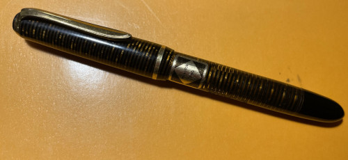 Una penna bella, con questa celluloide che sto cominciando a conoscere.