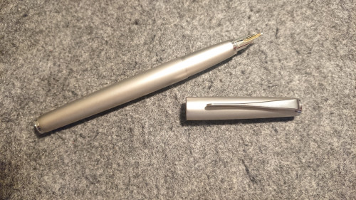 DSC_2625.JPG (2.54 MiB) Visto 1093 volte Lamy Studio Palladium con pennino in oro