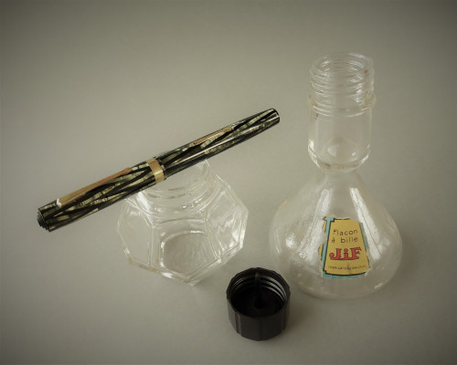 17. 1935. De Luxe Tip-Fill bottle, JiF bottle, No.7 Emerald Ray.jpg