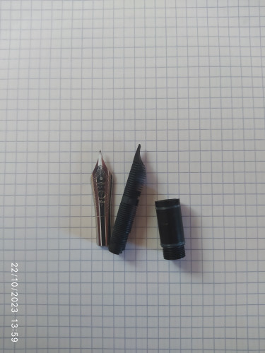 IMG_20231022_135959.jpg (1.24 MiB) Visto 2147 volte gruppo scrivente con pennino Bock rimarchiato MoonMan