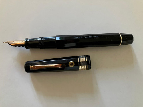 Omas Gentlemen Resina 14k M.jpg