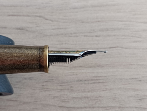 Long Knife 0.6-0.95 mm di Lemon, montato su Asvine P30