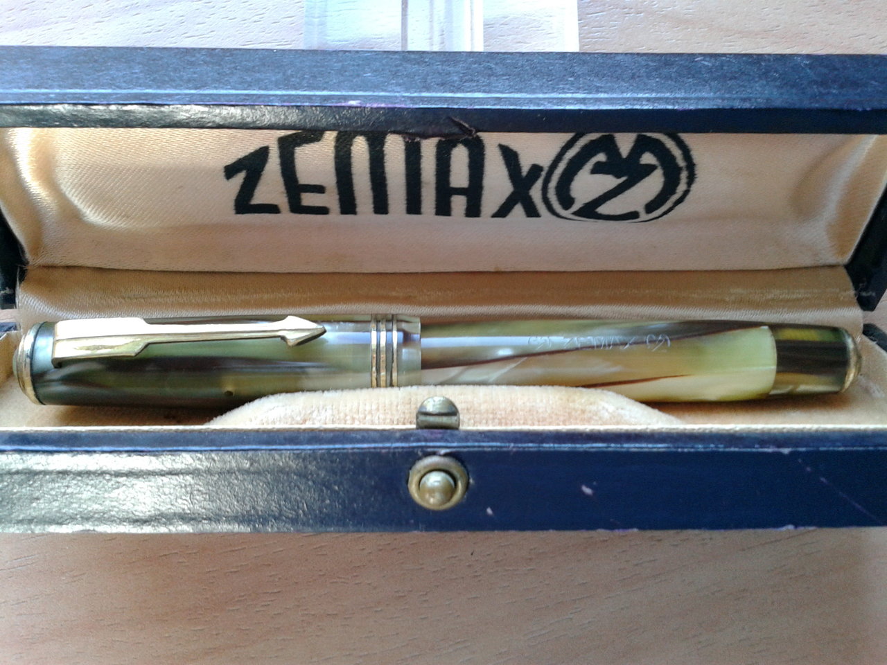 Z12. box, brand and logo.jpg