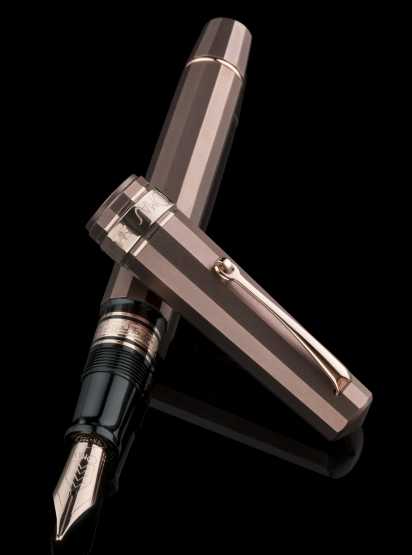 Omas Arte Italiana Titanium 2012 - Stilografica.jpg