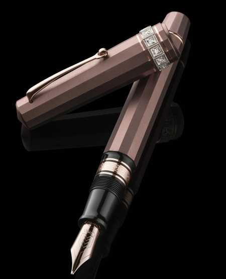 Omas Arte Italiana Titanium 2012 - Stilografica con diamanti.jpg