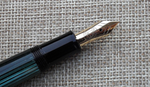 Pelikan 400N - nib.JPG