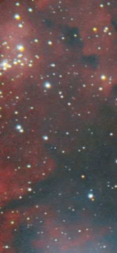 Angolo in alto a sinistra: stelle allungate verso il centro con segnale azzurro che si allunga e gonfia verso il bordo del campo
